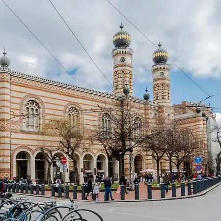 Hidden Gem At Gozsdu&synagogue Area Apartment Budapest
