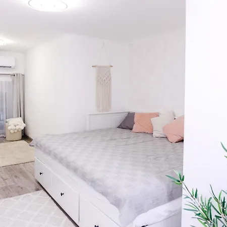 Hidden Gem At Center Next To Gozsdu Garden And Synagogue